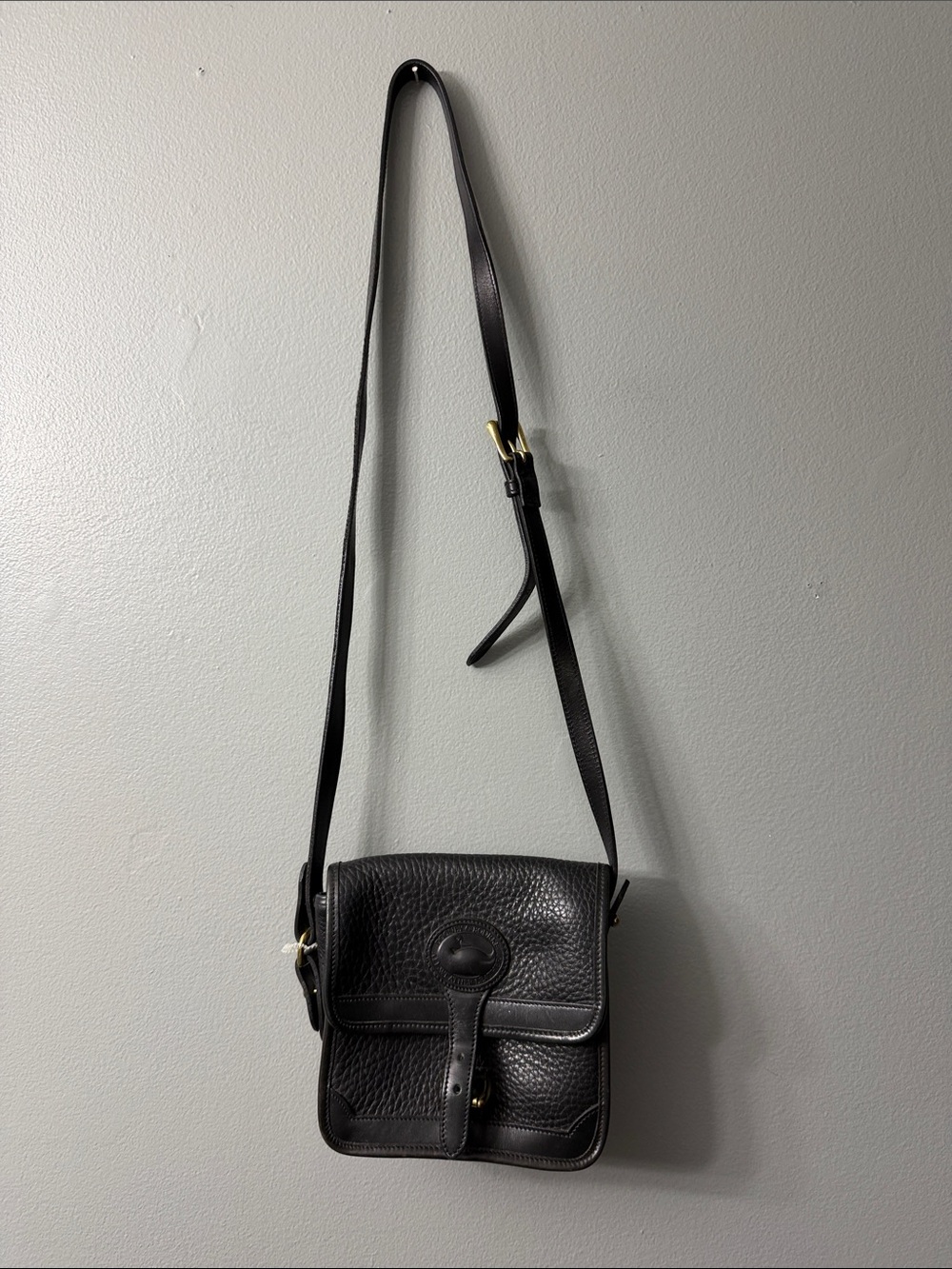 vintage Dooney & Bourke Small Surrey Shoulder Bag in black pebbled leather - Picture 4 of 8